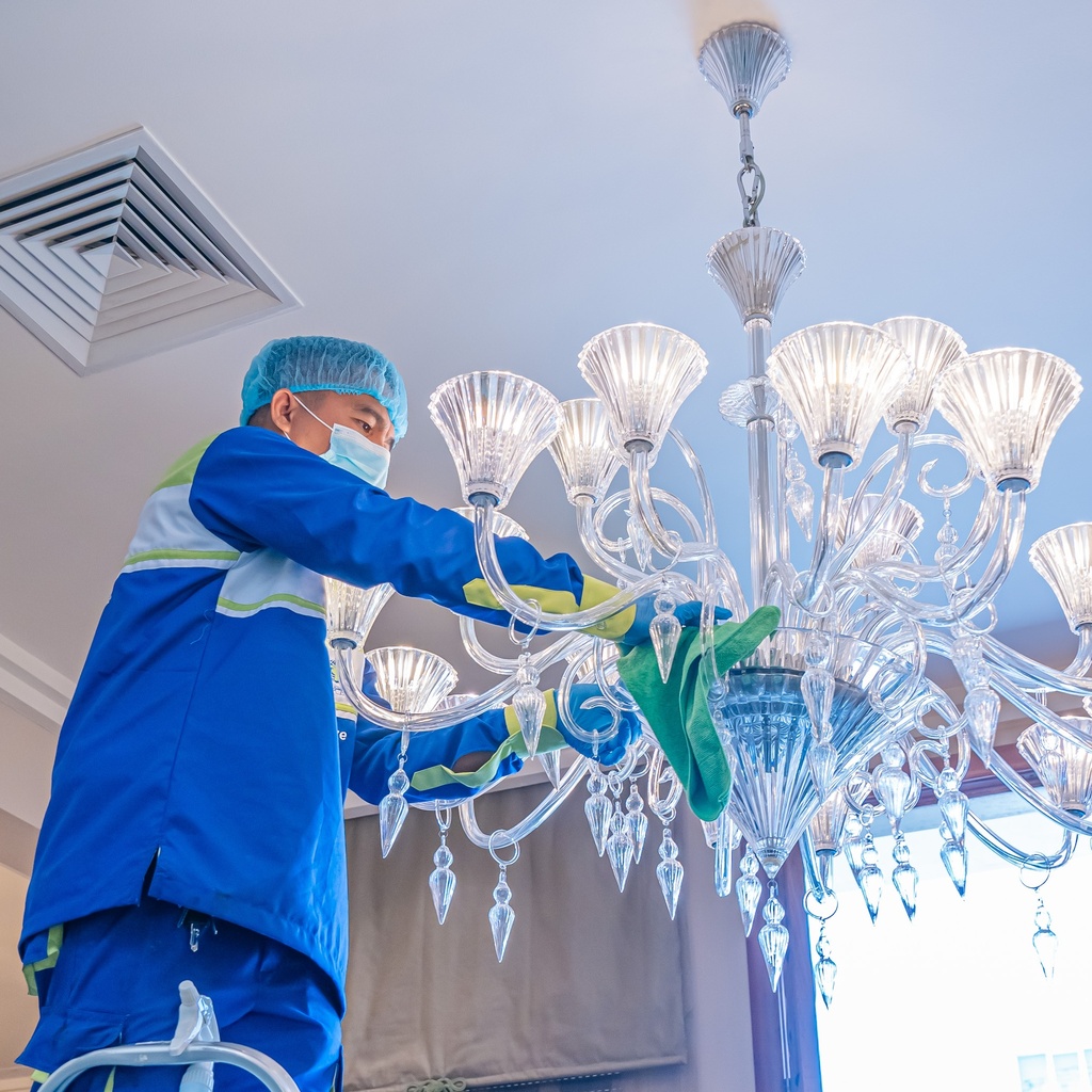 Chandeliers Cleaning