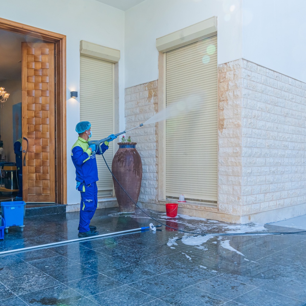 Pressure washer cleaning