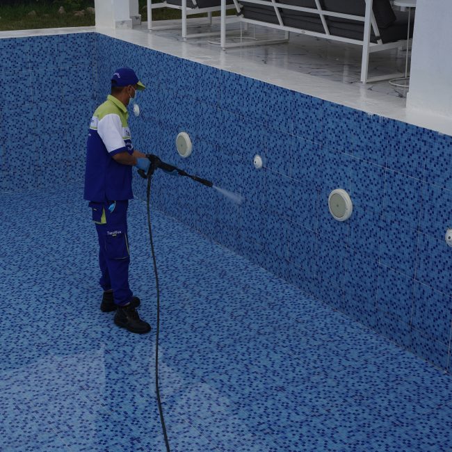 Swimming Pool Cleaning